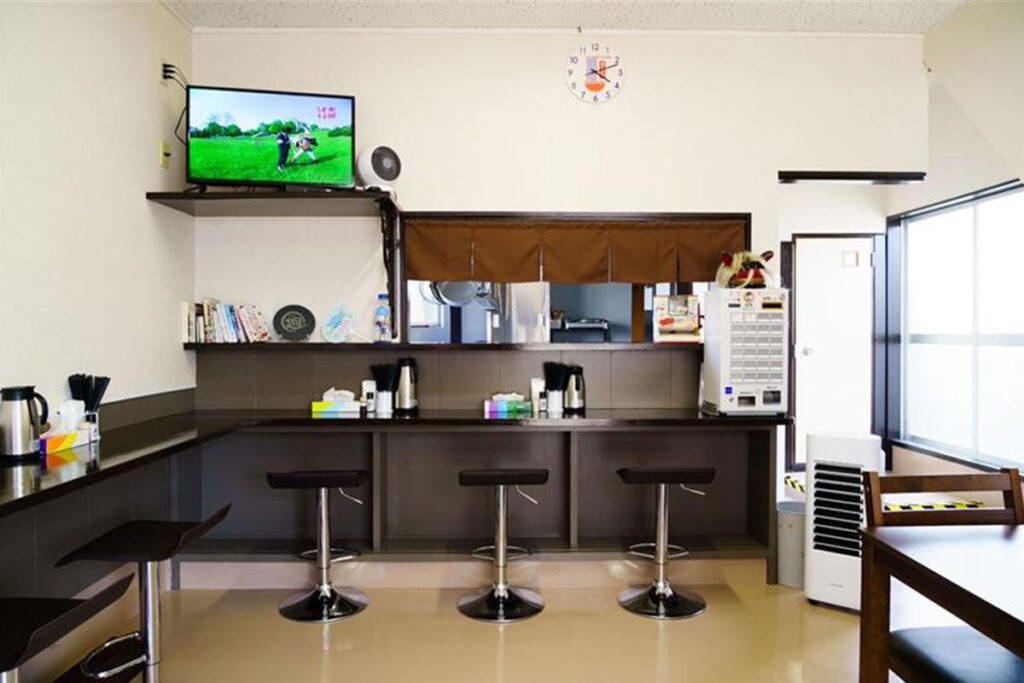 らーめん廻店内