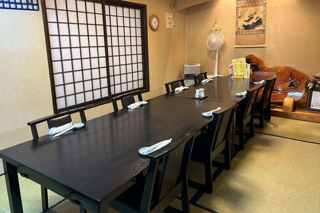 すしてつ店内